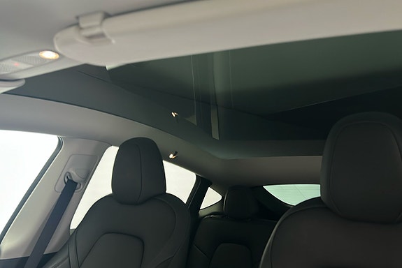 Tesla Model Y 18 of 26
