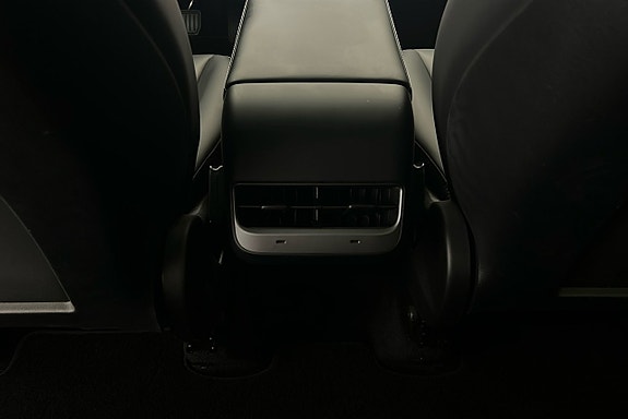 Tesla Model Y 23 of 26