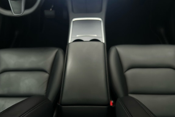 Tesla Model Y 8 of 26