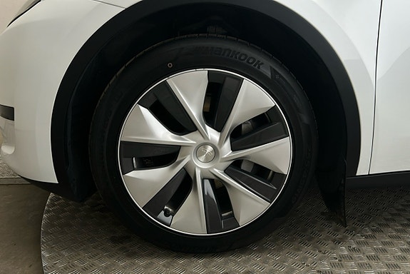 Tesla Model Y 11 of 26