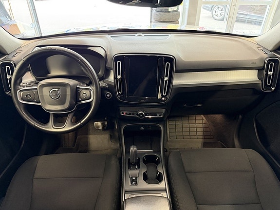 Volvo XC40 10 of 24