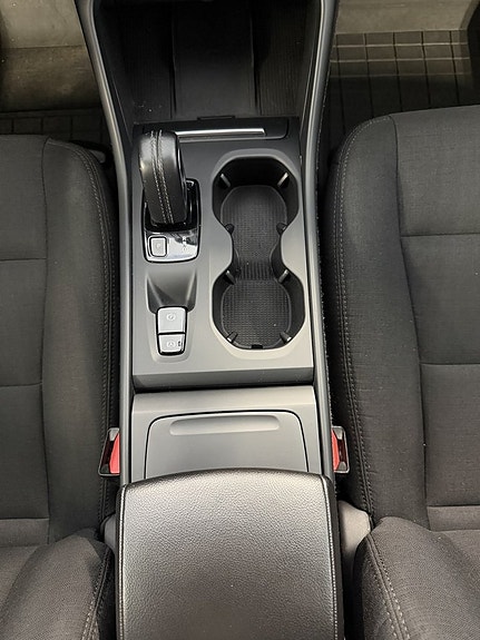 Volvo XC40 13 of 24