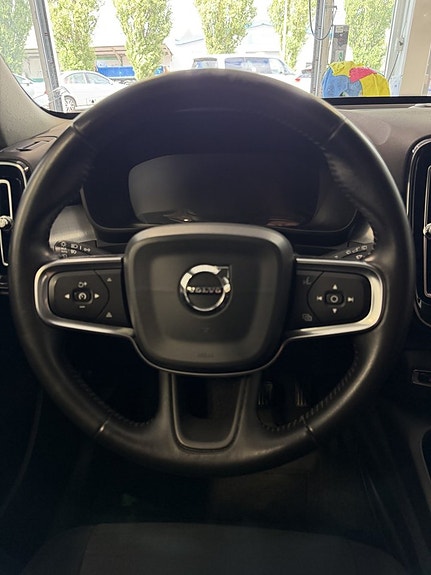 Volvo XC40 11 of 24