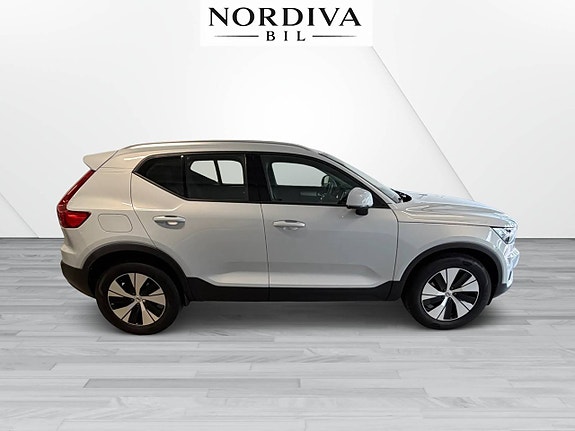 Volvo XC40 4 of 24