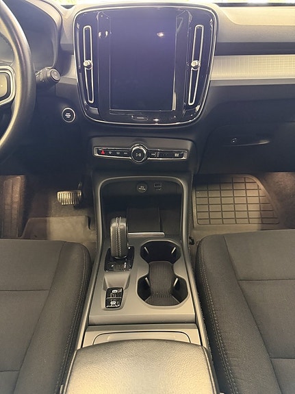 Volvo XC40 12 of 24