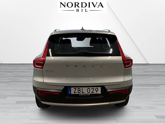 Volvo XC40 6 of 24