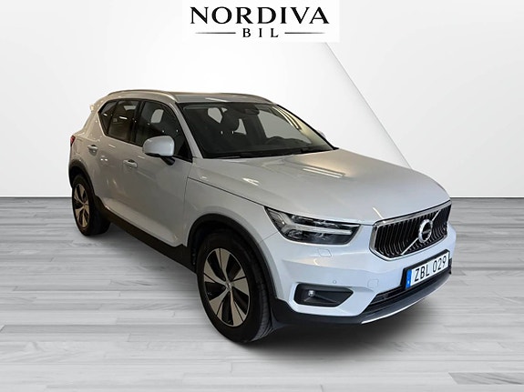Volvo XC40 3 of 24