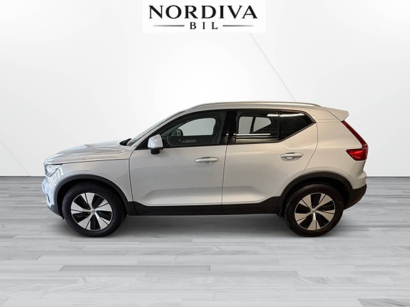 Volvo XC40 8 of 24