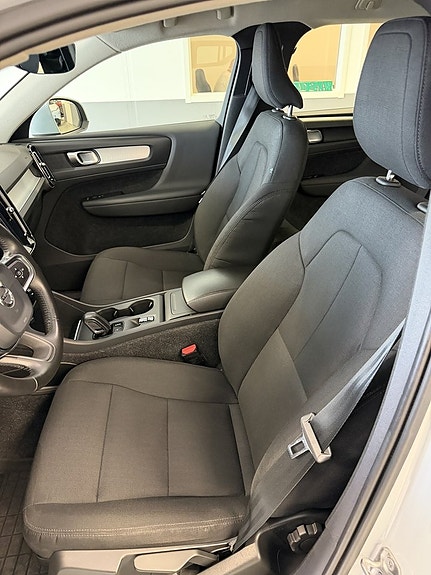 Volvo XC40 17 of 24