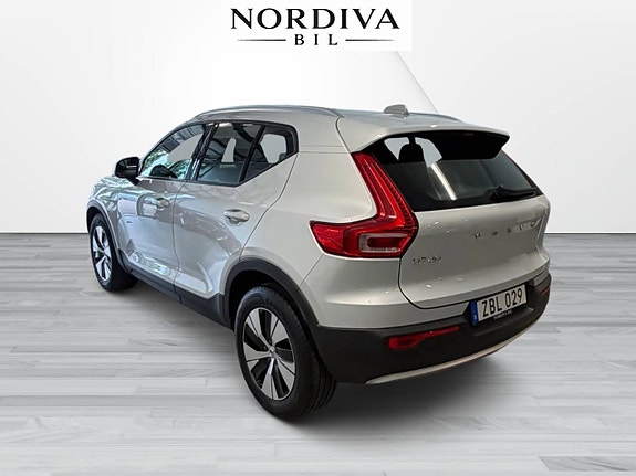 Volvo XC40 5 of 24