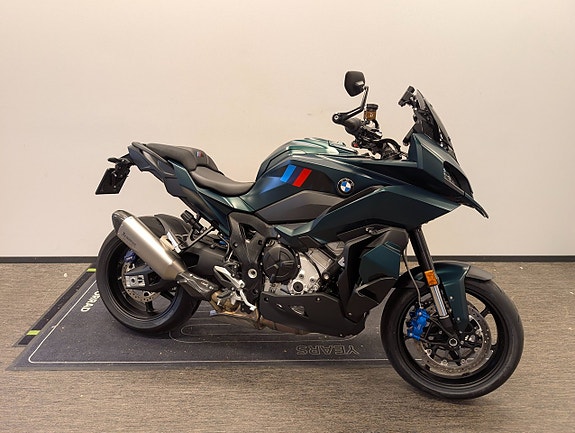 BMW M1000XR Aurelius Green Metallic 2 of 4