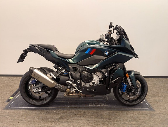 BMW M1000XR Aurelius Green Metallic