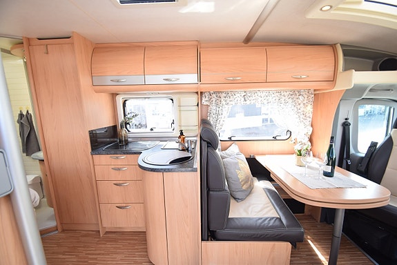Bürstner T615 Franskbädd - Ny kamrem - Smidig - Rymlig - 3500kg 7 of 20