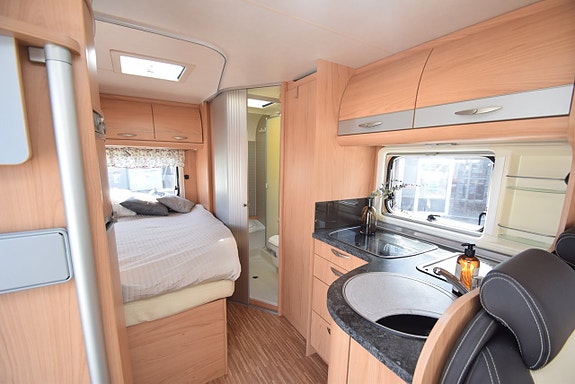 Bürstner T615 Franskbädd - Ny kamrem - Smidig - Rymlig - 3500kg 14 of 20