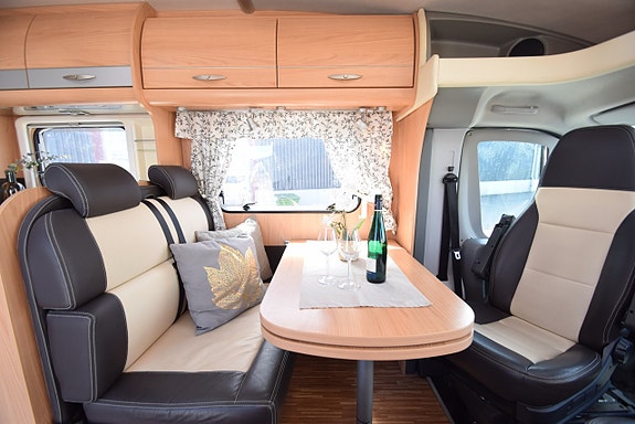 Bürstner T615 Franskbädd - Ny kamrem - Smidig - Rymlig - 3500kg 9 of 20