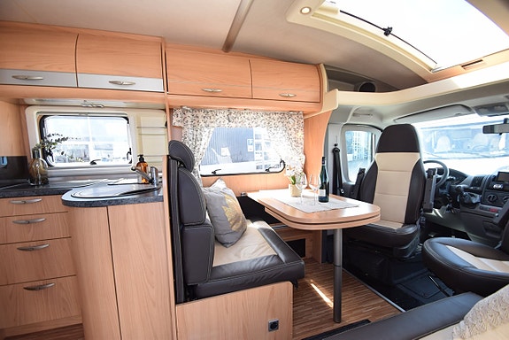 Bürstner T615 Franskbädd - Ny kamrem - Smidig - Rymlig - 3500kg 8 of 20