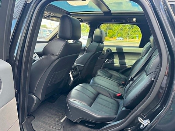 Land Rover Range Rover Sport 9 of 18