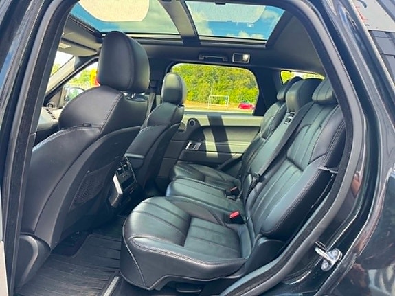 Land Rover Range Rover Sport 16 of 18