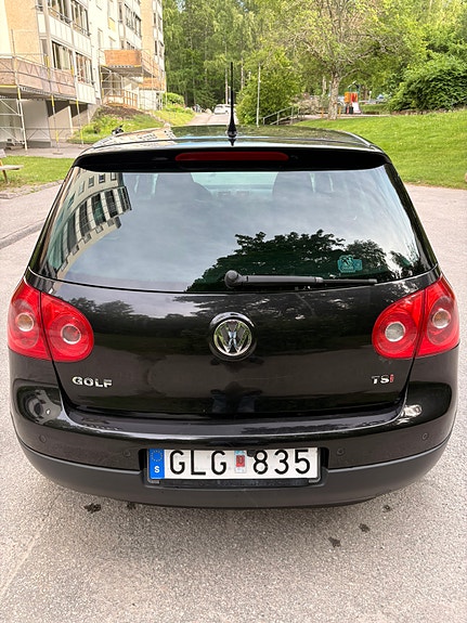 Volkswagen Golf V 2 of 8