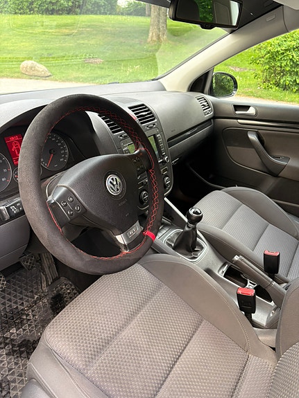 Volkswagen Golf V 5 of 8