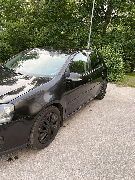 Volkswagen Golf V 3 of 8