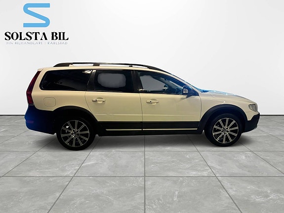 Volvo XC70 2 of 19