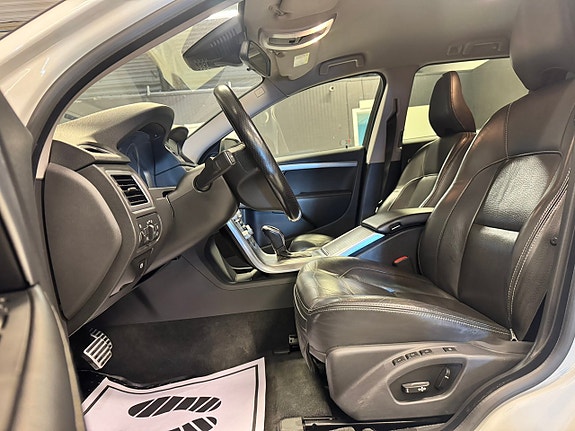 Volvo XC70 4 of 19