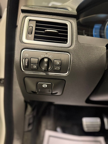 Volvo XC70 14 of 19