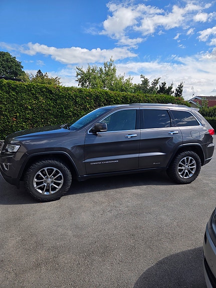 Jeep Grand Cherokee 2 of 6