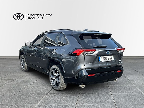 Toyota RAV4 Plug-in Hybrid 3 of 11