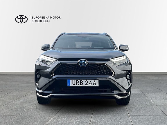 Toyota RAV4 Plug-in Hybrid 6 of 11