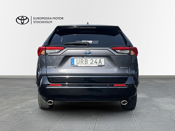 Toyota RAV4 Plug-in Hybrid 5 of 11