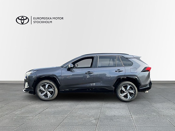Toyota RAV4 Plug-in Hybrid 4 of 11