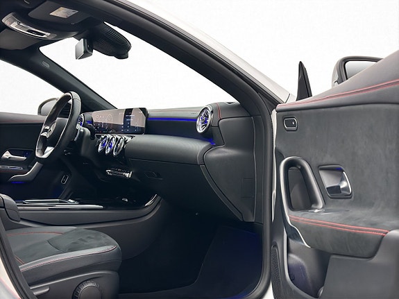 Mercedes-Benz CLA200 29 of 30