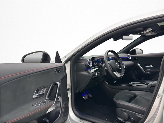Mercedes-Benz CLA200 10 of 30