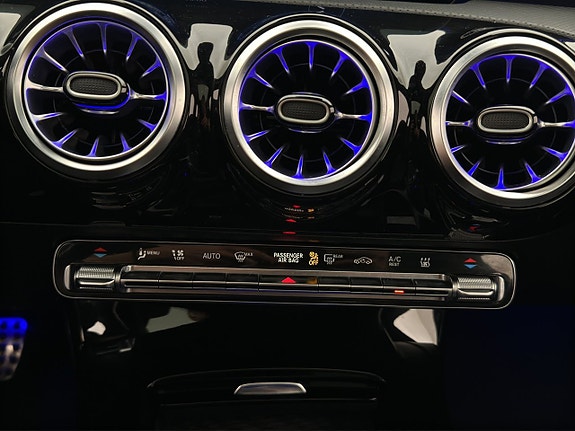 Mercedes-Benz CLA200 25 of 30