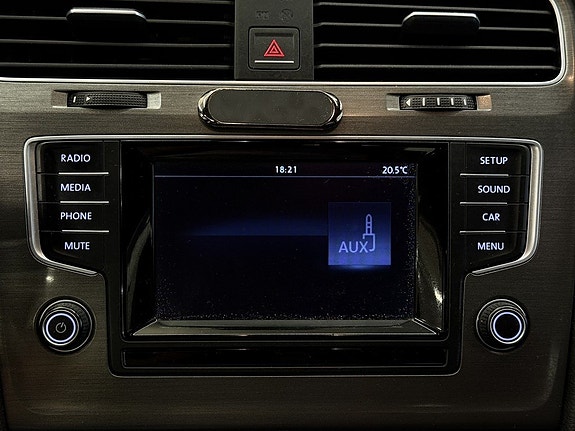 Volkswagen Golf VII 25 of 27