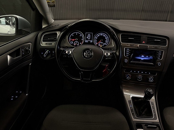 Volkswagen Golf VII 17 of 27
