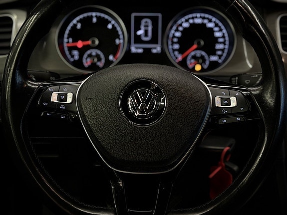 Volkswagen Golf VII 18 of 27
