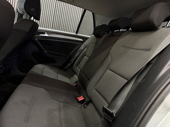 Volkswagen Golf VII 12 of 27