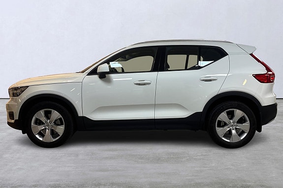 Volvo XC40 2 of 15