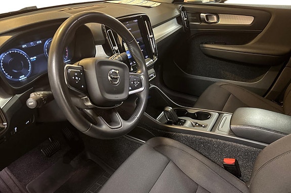 Volvo XC40 8 of 15