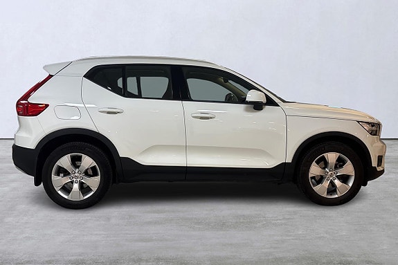 Volvo XC40 3 of 15
