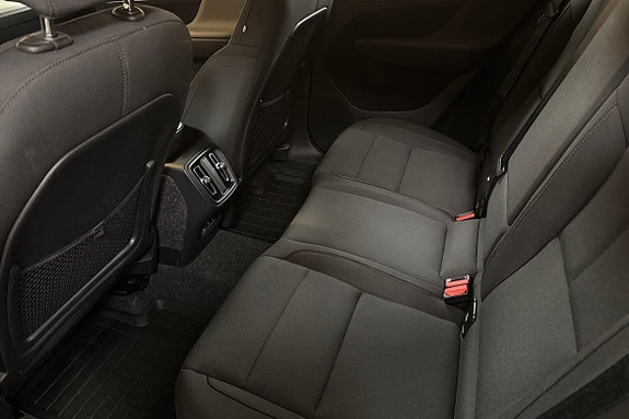 Volvo XC40 12 of 15