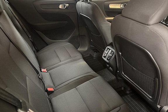 Volvo XC40 11 of 15