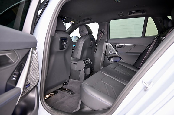 BMW 530e 12 of 30