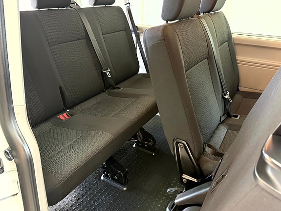 Volkswagen Caravelle 13 of 18