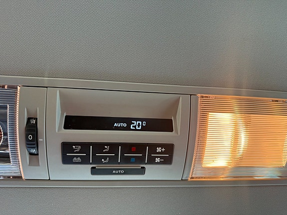 Volkswagen Caravelle 16 of 18