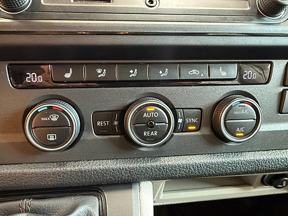 Volkswagen Caravelle 15 of 18