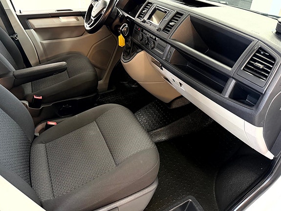 Volkswagen Caravelle 11 of 18